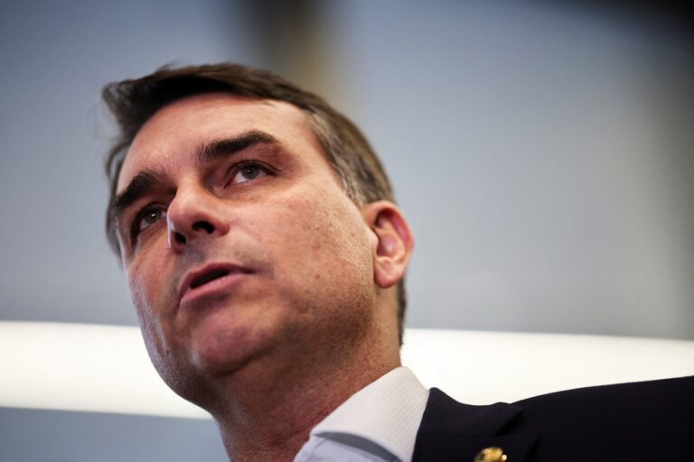 EUA Classificam PCC e CV como Terroristas; Flávio Bolsonaro Comemora